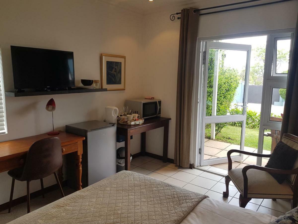 Guest house On Buckingham 3*